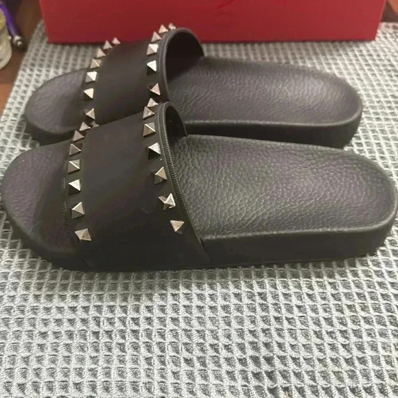 Valentino Garavani
Rockstud rubber slider sandals - Picture 6 of 8